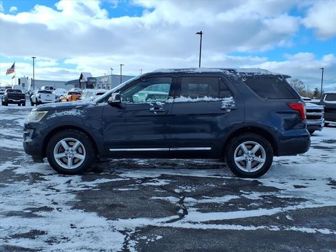 Used 2017 Ford Explorer XLT w/ Equipment Group 201A image 6
