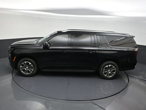 Used 2025 Chevrolet Suburban LT RWD image 19