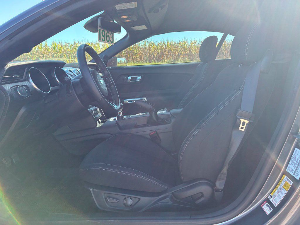 Used 2022 Ford Mustang Convertible RWD image 9
