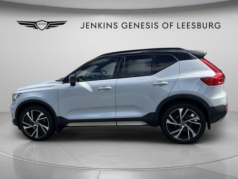 Used 2022 Volvo XC40 T5 R-Design w/ Advanced Package AWD/4WD image 8