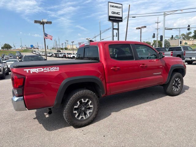 Used 2018 Toyota Tacoma TRD Off-Road AWD/4WD image 12