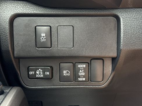 Used 2023 Toyota Tacoma TRD Off-Road AWD/4WD image 17