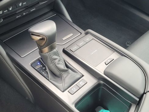 Used 2022 Lexus ES 300h w/ Premium Package image 27