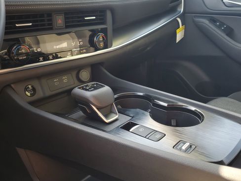 Certified 2025 Nissan Rogue SV image 26