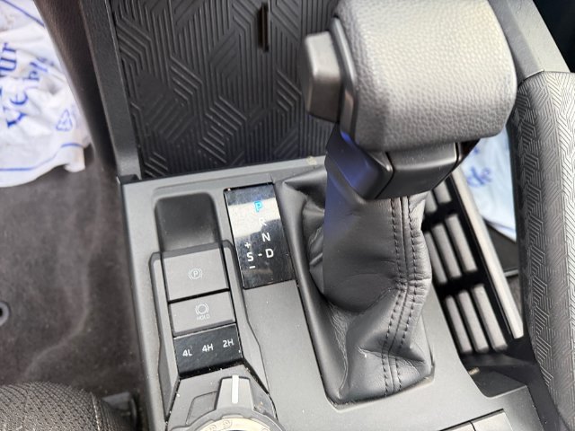Used 2025 Toyota 4Runner SR5 AWD/4WD image 15