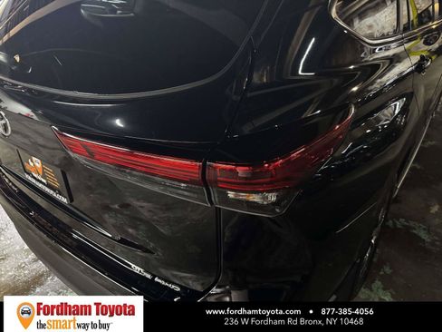 Used 2023 Toyota Highlander XLE AWD/4WD image 10