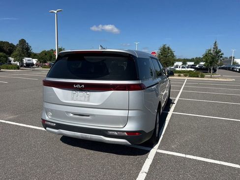 Used 2023 Kia Carnival LX FWD image 7