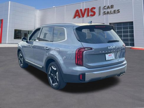 Used 2025 Kia Telluride S FWD image 9
