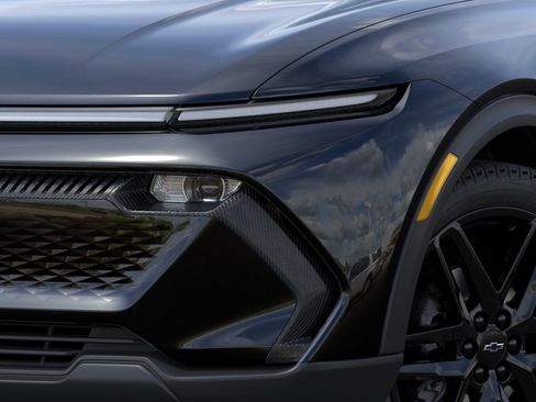 New 2026 Chevrolet Equinox EV LT w/ LPO, Blackout Package FWD image 11