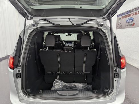 New 2026 Chrysler Voyager LX image 10
