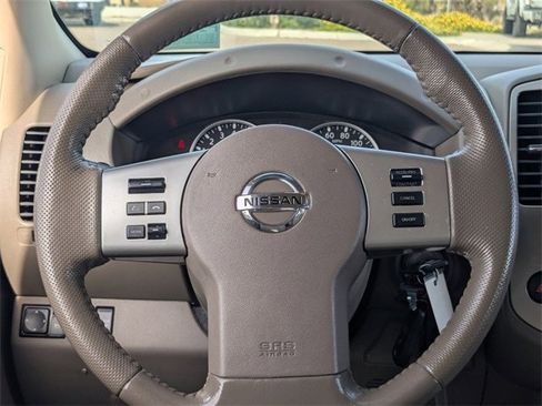 Used 2014 Nissan Frontier SL w/ SL Moonroof Package image 23