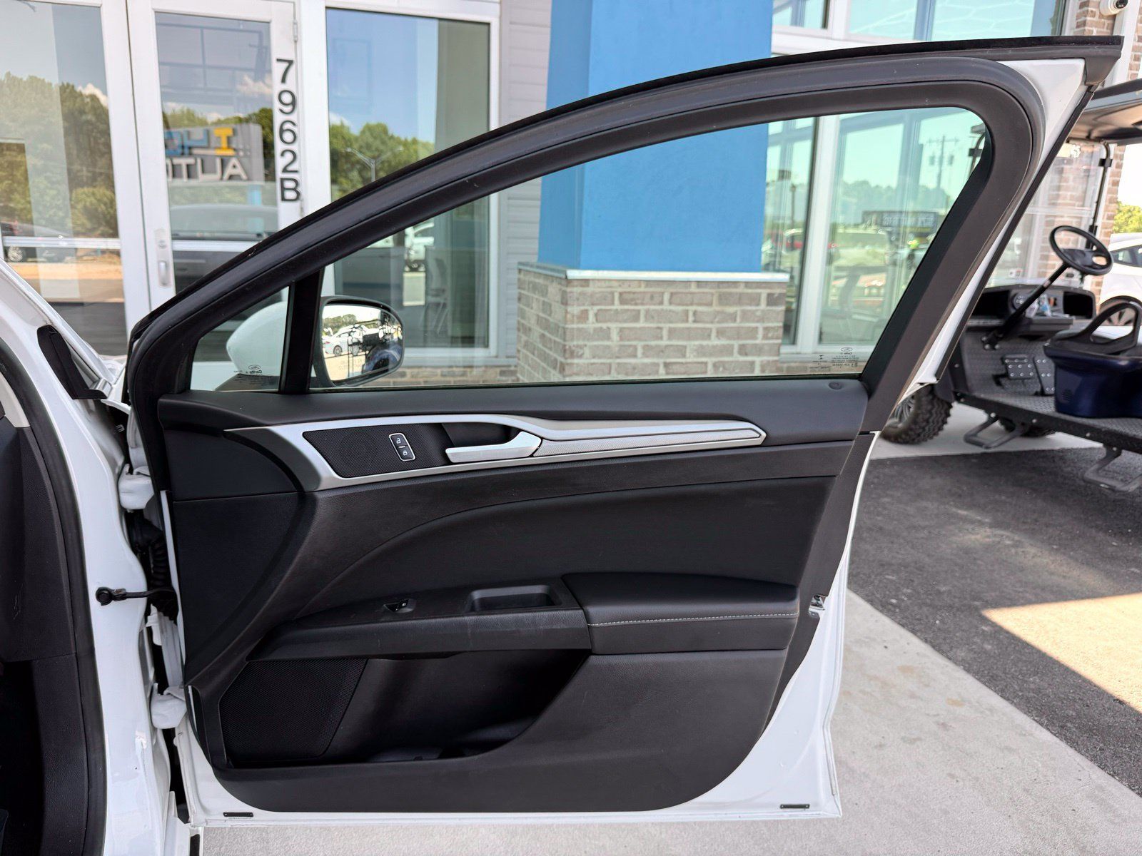 Used 2019 Ford Fusion SE FWD image 23