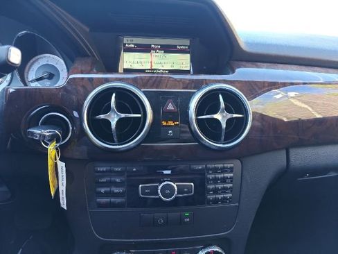 Used 2015 Mercedes-Benz GLK 350 4MATIC image 11