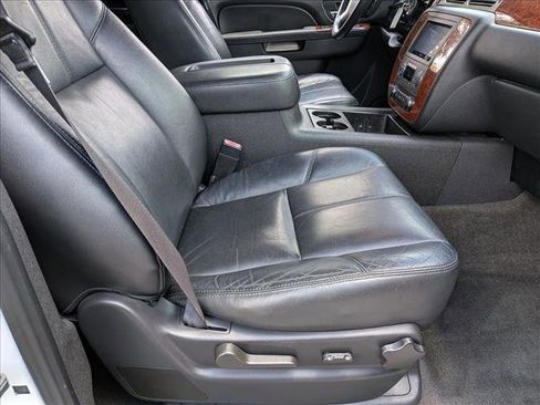 Used 2013 Chevrolet Tahoe LT RWD image 18