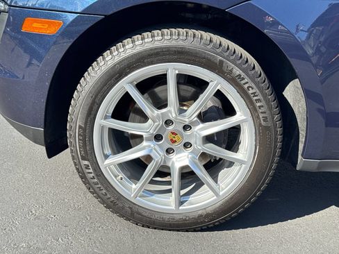 Used 2017 Porsche Macan AWD/4WD image 4