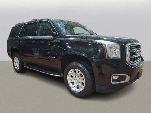 Used 2017 GMC Yukon SLT image 3