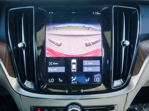 Used 2020 Volvo S60 T6 Momentum image 37