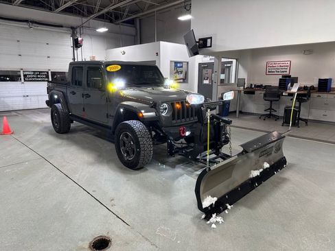 Used 2020 Jeep Gladiator Rubicon image 2