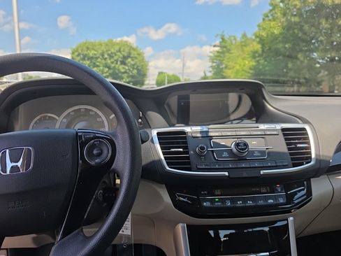 Used 2017 Honda Accord LX image 19