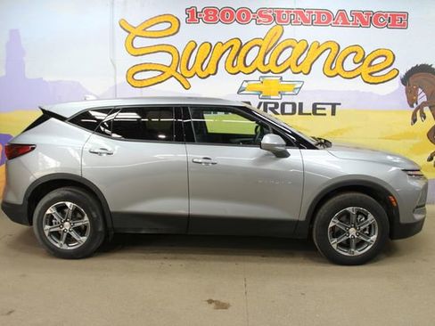 Used 2025 Chevrolet Blazer LT FWD image 1