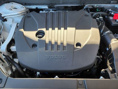 New 2026 Volvo XC90 B5 Core image 19