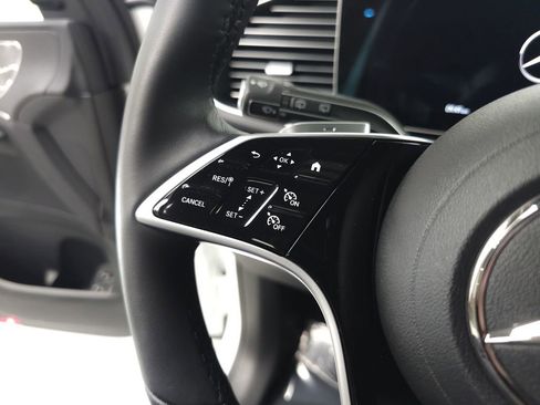 Used 2025 Mercedes-Benz GLE 450e 4MATIC image 11