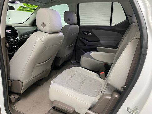 Used 2020 Chevrolet Traverse LT image 17