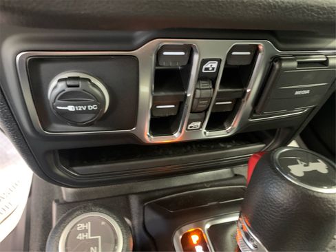 Used 2025 Jeep Wrangler Sport S image 30