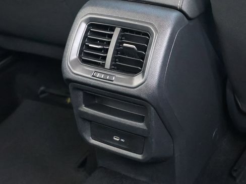 Used 2024 Volkswagen Taos SE image 35