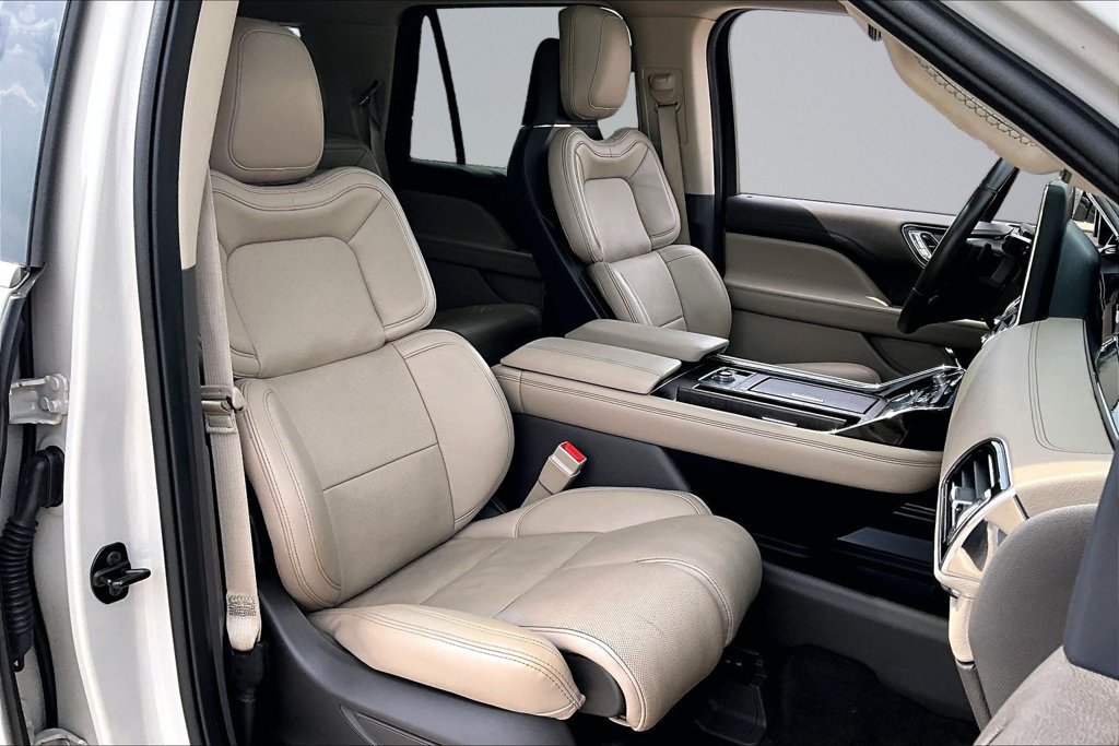 Used 2022 Lincoln Navigator Reserve AWD/4WD image 7