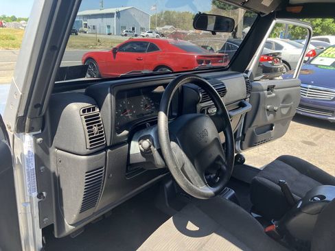 Used 2003 Jeep Wrangler X AWD/4WD image 19
