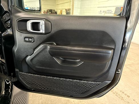 Used 2021 Jeep Gladiator Sport image 49