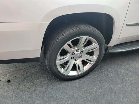 Used 2016 Cadillac Escalade ESV Premium AWD/4WD image 12