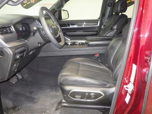 Used 2022 Jeep Wagoneer Series II AWD/4WD image 8