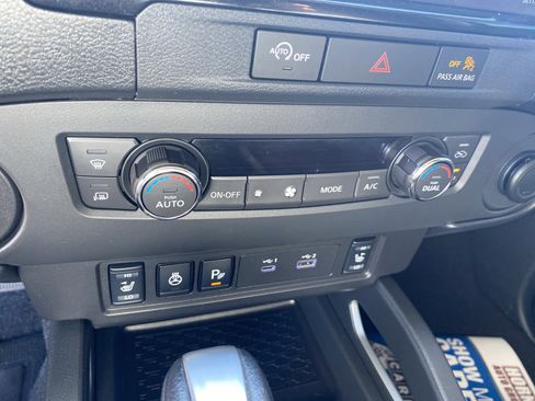 Used 2023 Nissan Frontier SV w/ SV Convenience Package image 16