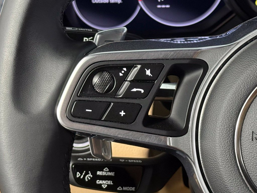 Certified 2023 Porsche Cayenne AWD/4WD image 21