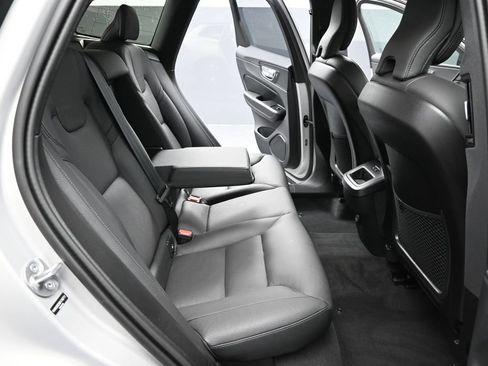 Used 2025 Volvo XC60 B5 Plus AWD/4WD image 19