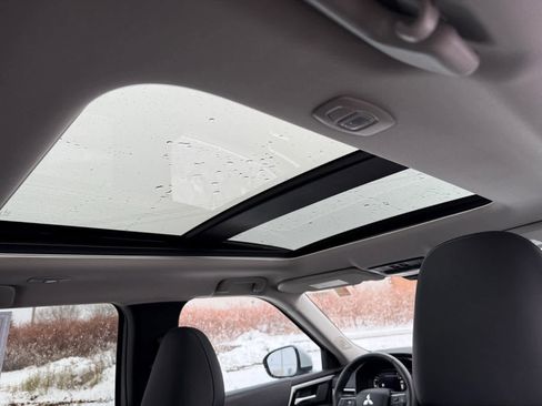 Used 2024 Mitsubishi Outlander SE image 30