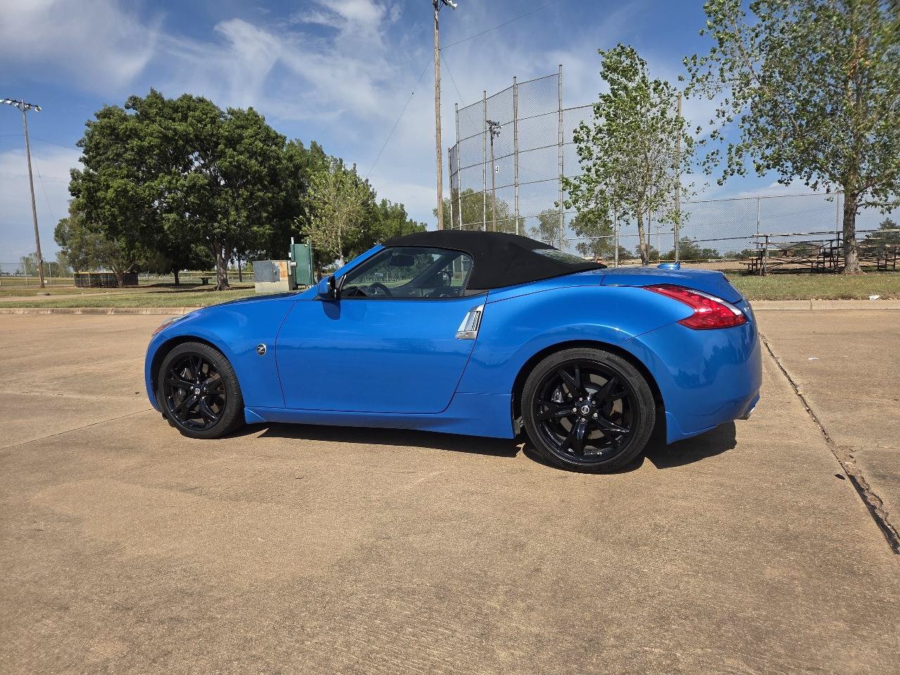Used 2010 Nissan 370Z Touring w/ Sport Pkg RWD image 6