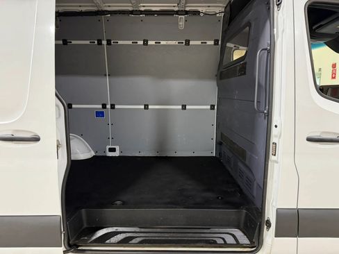 Used 2020 Mercedes-Benz Sprinter 2500 image 25
