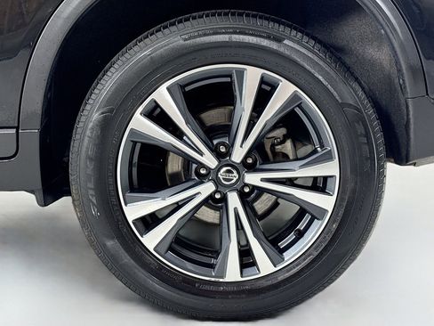 Used 2020 Nissan Rogue SV w/ Premium Package image 10