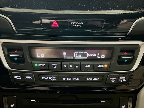 Used 2020 Honda Pilot Touring image 12