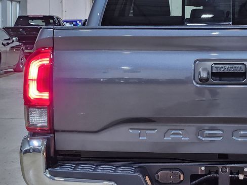 Used 2020 Toyota Tacoma SR5 image 20