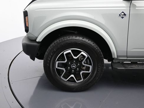 Certified 2024 Ford Bronco Outer Banks image 9
