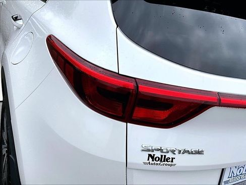 Used 2017 Kia Sportage EX w/ EX Premium Package FWD image 30
