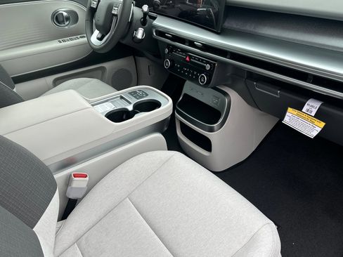New 2026 Hyundai Ioniq 9 SE AWD/4WD image 17