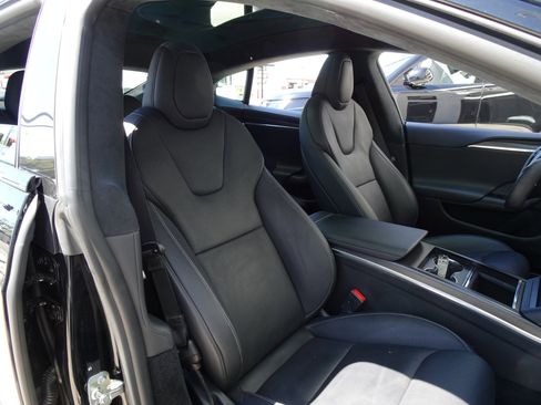 Used 2022 Tesla Model S Plaid image 18