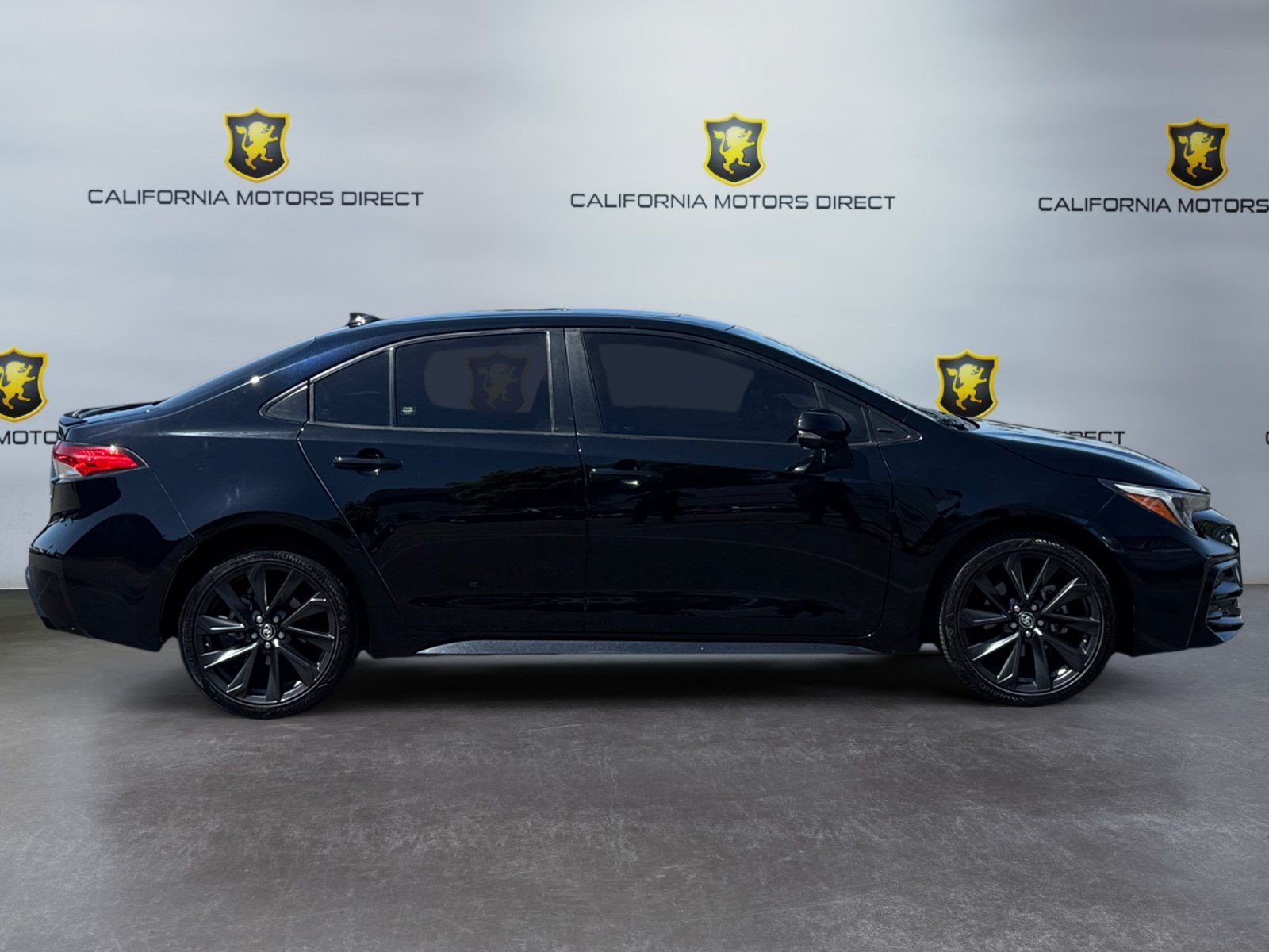 Used 2023 Toyota Corolla SE w/ SE Package FWD image 6