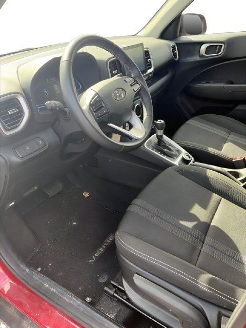 Used 2023 Hyundai Venue SEL FWD image 6