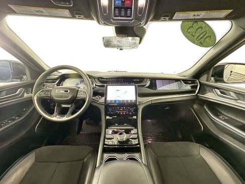 Used 2023 Jeep Grand Cherokee Trailhawk w/ Luxury Tech Group III AWD/4WD image 3